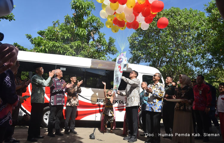 TK dan SD Model Sleman Rayakan Ulang Tahun ke-17, Terima Bantuan Bus Sekolah dari Kementerian Perhubungan