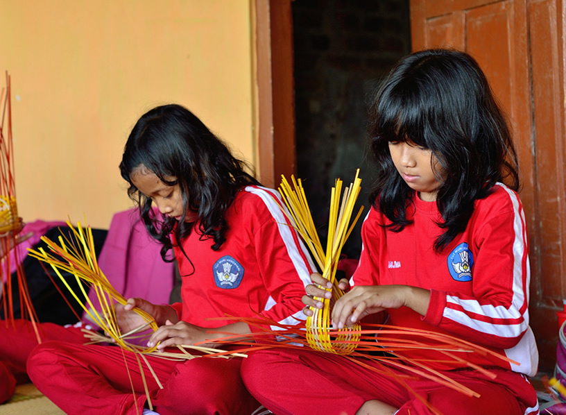 PEMBELAJARAN KERAJINAN TANGAN