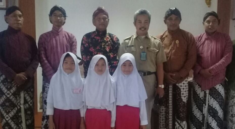 SD MODEL JUARA 1 KAWRUH BASA