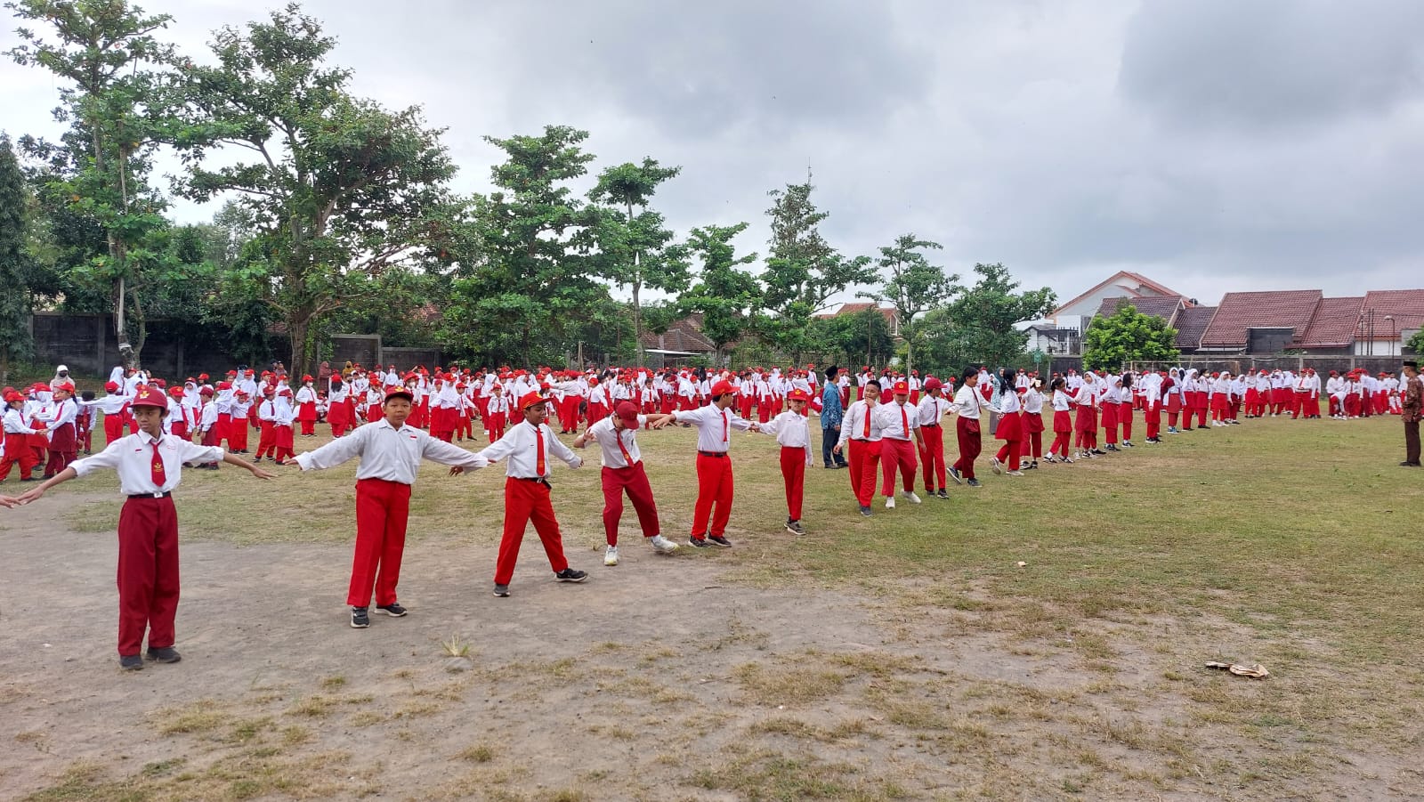Senam AIH Warnai Pagi Hari di SD Model Sleman