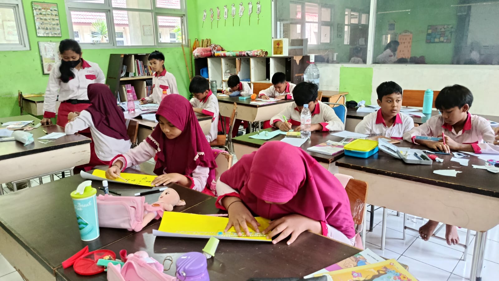 Belajar AI Jadi Seru, Kelas 5 SD Negeri Model Kreasi Dadu Warna-Warni