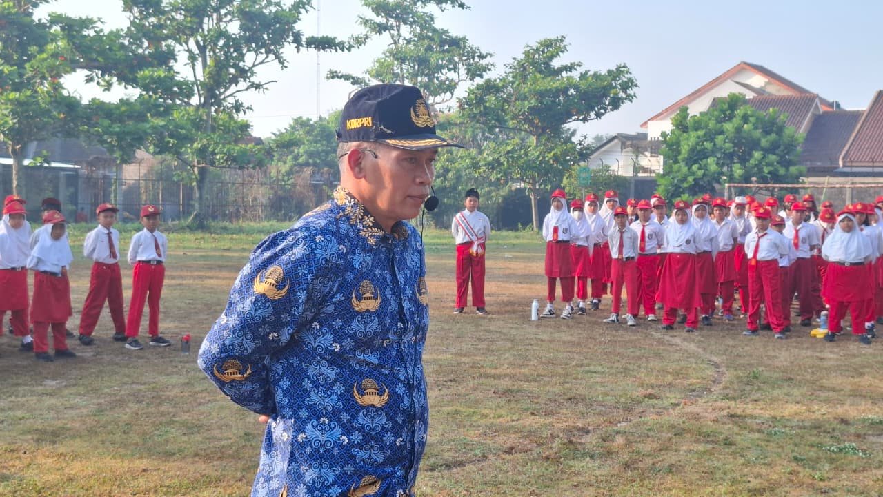 SD Negeri Model Gelar Upacara Bendera Peringatan HUT RI ke-80