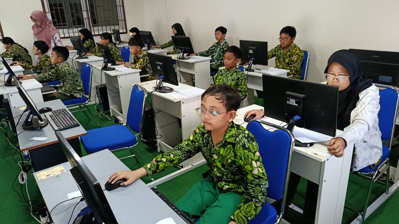 SD Negeri Model Gelar Latihan Simulasi ANBK Secara Online di Laboratorium Komputer