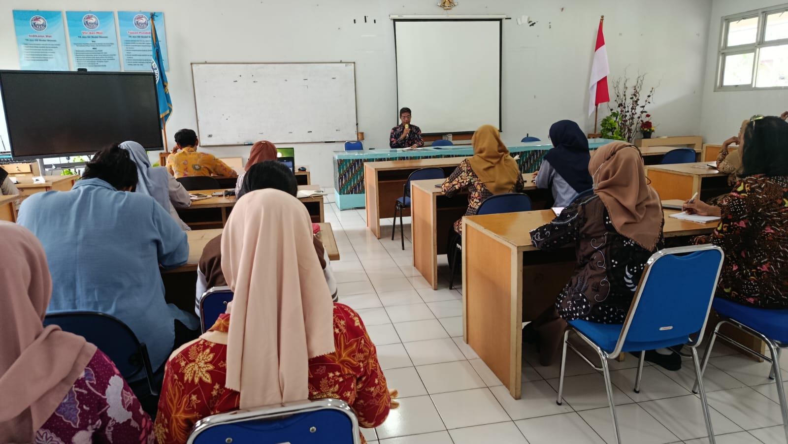 Rapat Koordinasi SD Negeri Model Sleman Bahas Paparan BOS dan Program Sekolah