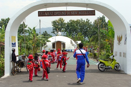 OUTING KE RUMAH DOME