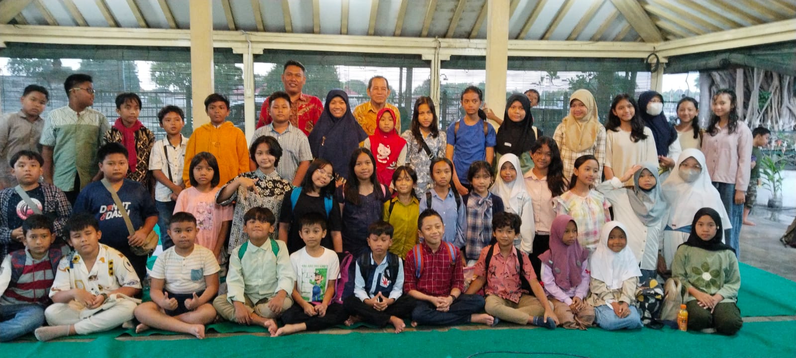 Pelestarian Budaya Jawa: 43 Siswa SD Model Sleman Antusias Ikuti Gladhen Tembang Macapat dan Aksara Jawa