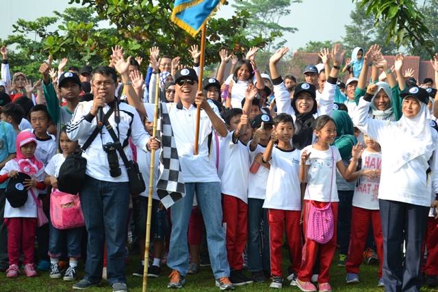 JALAN SEHAT DALAM RANGKA SEWINDU TK DAN SD MODEL