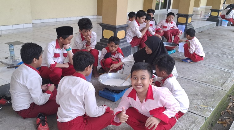 KEGIATAN EDUKATIF DI SD MODEL SLEMAN