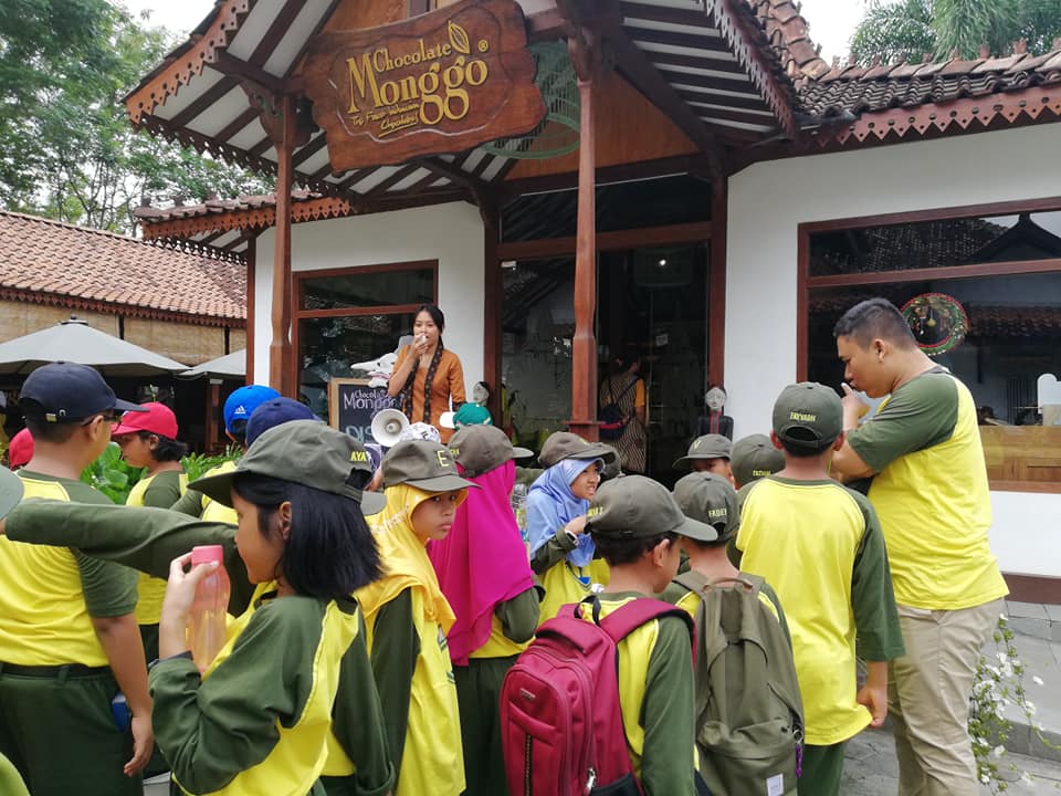 KELAS 3 SD MODEL BERKUNJUNG KE COKLAT MONGGO