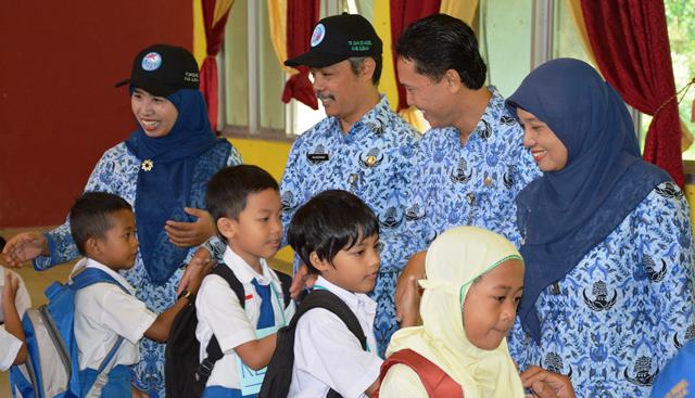 HARI PERTAMA KE SEKOLAH