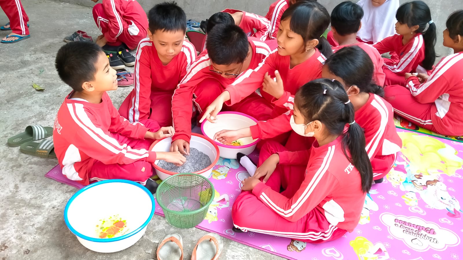 KELAS 3 SD MODEL PRAKTEK MEMBUAT TELUR ASIN