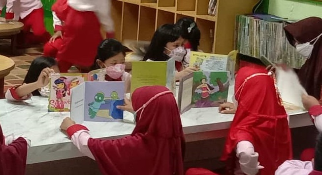 BELAJAR DI PERPUSTAKAAN MUTIARA ILMU