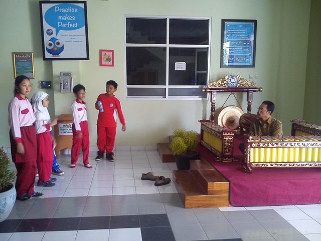 LATIHAN UNTUK REKAMAN DI TVRI