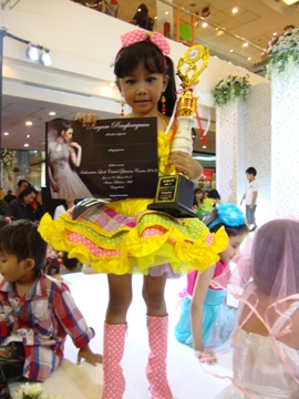 SI CANTIK RACHEL DENGAN SEGUDANG PRESTASI