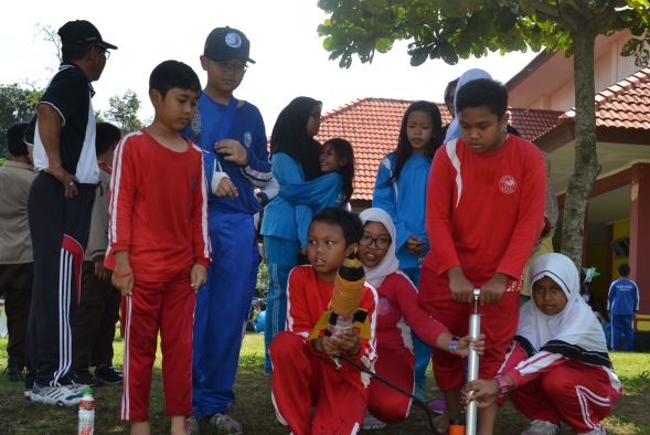 LOMBA ROKET AIR DAN DONOR DARAH