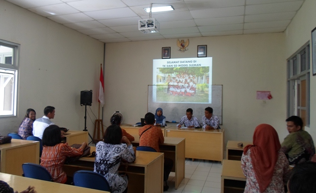SD MODEL TERIMA KUNJUNGAN STUDI BANDING KALBAR
