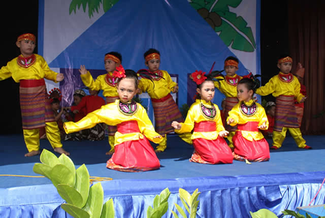 HORE AKU MAU TAMPIL DI PANGGUNG