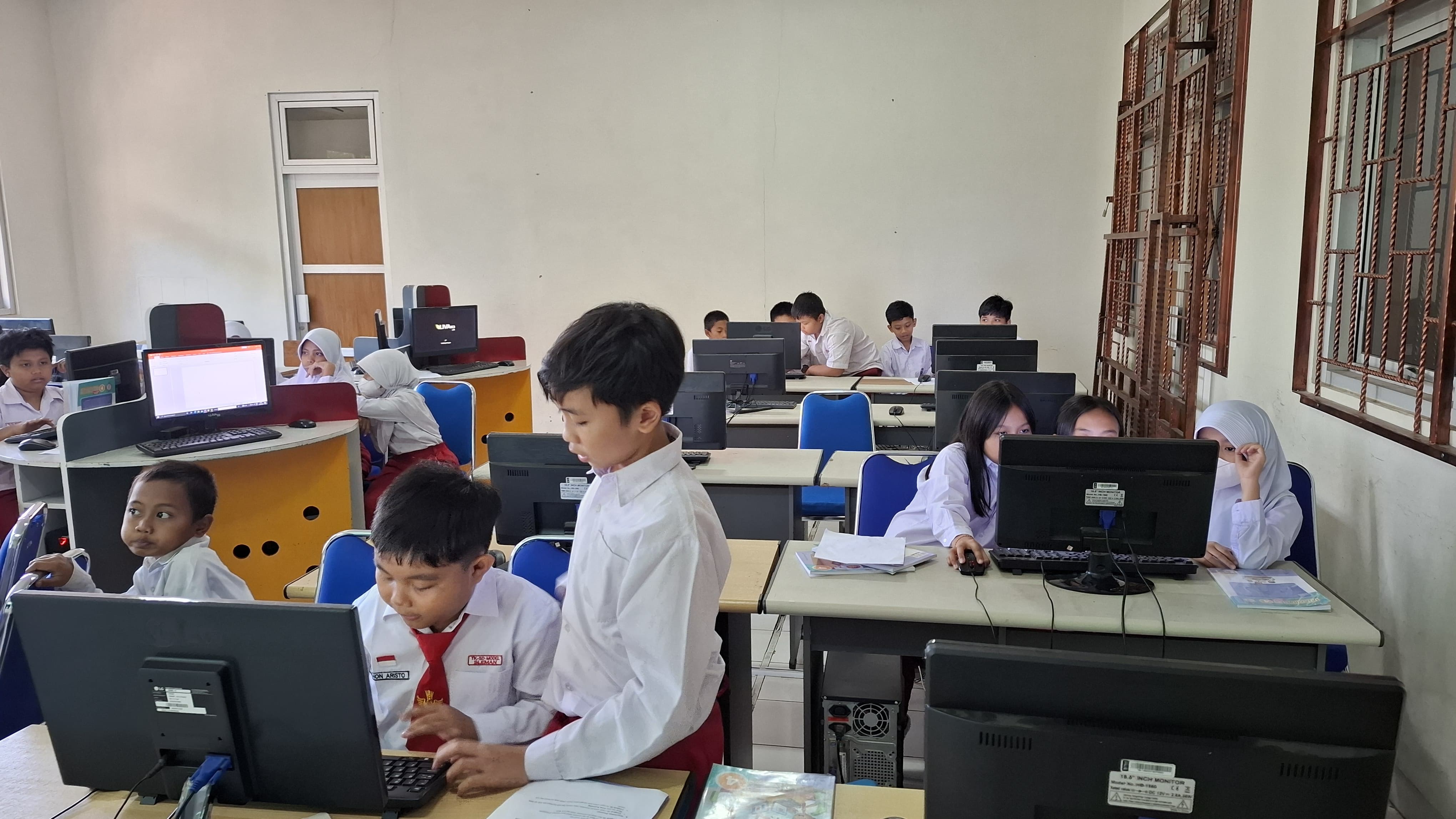 Kelas 4 SD Model Sleman Belajar Membuat Presentasi dengan PowerPoint