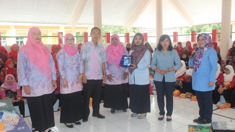 TK MODEL MENDAPAT KUNJUNGAN DARI KKP TK CIREBON