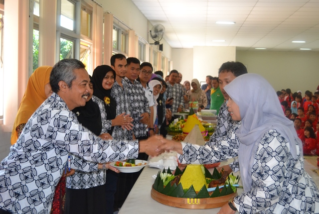 TUMPENGAN SEWINDU TK DAN SD MODEL SLEMAN