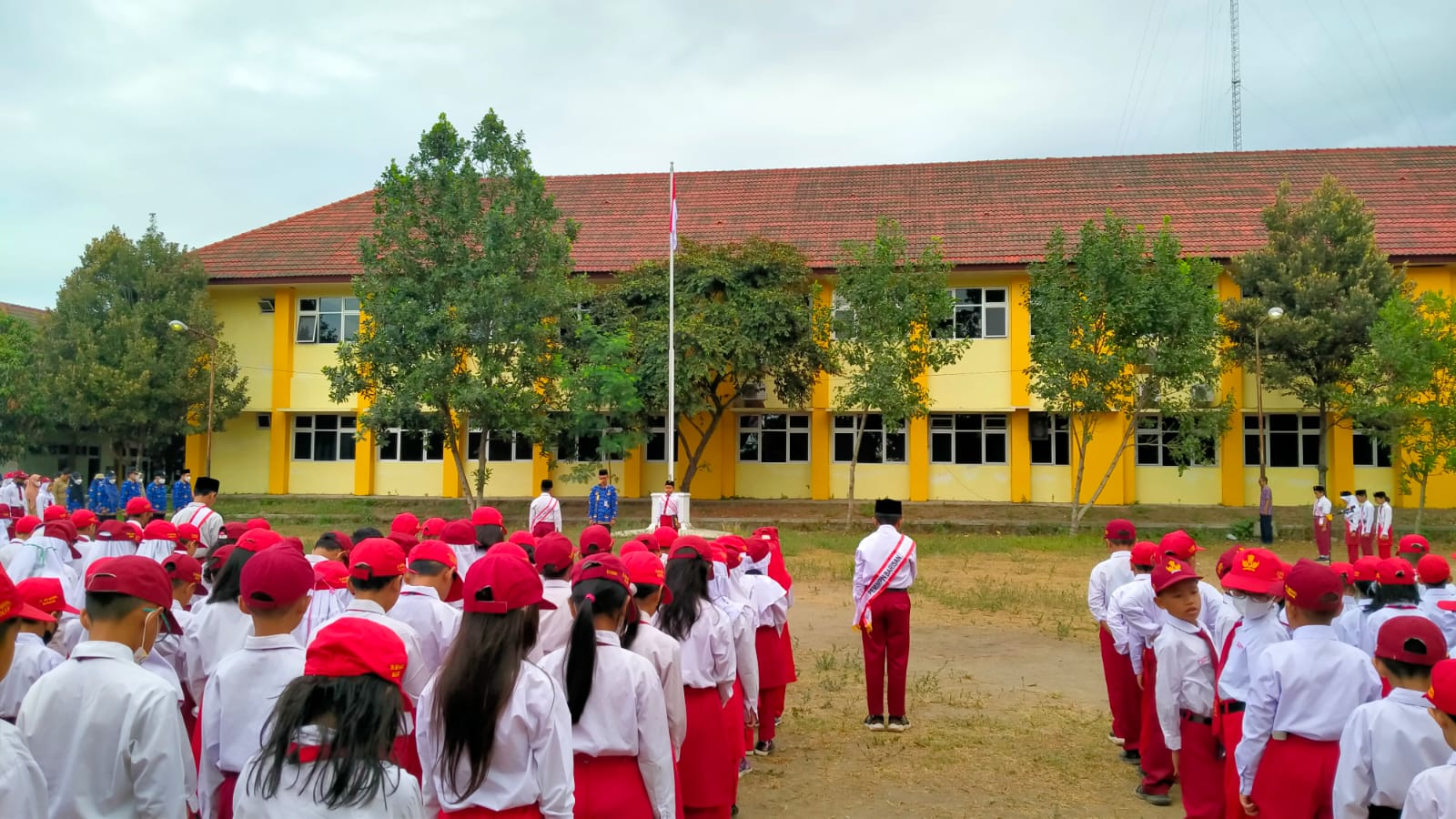 UPACARA PERINGATAN HUT RI KE 78 DI SD MODEL SLEMAN