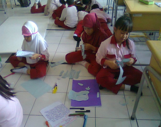 PENGEMBANGAN KREATIVITAS MELALUI MADING